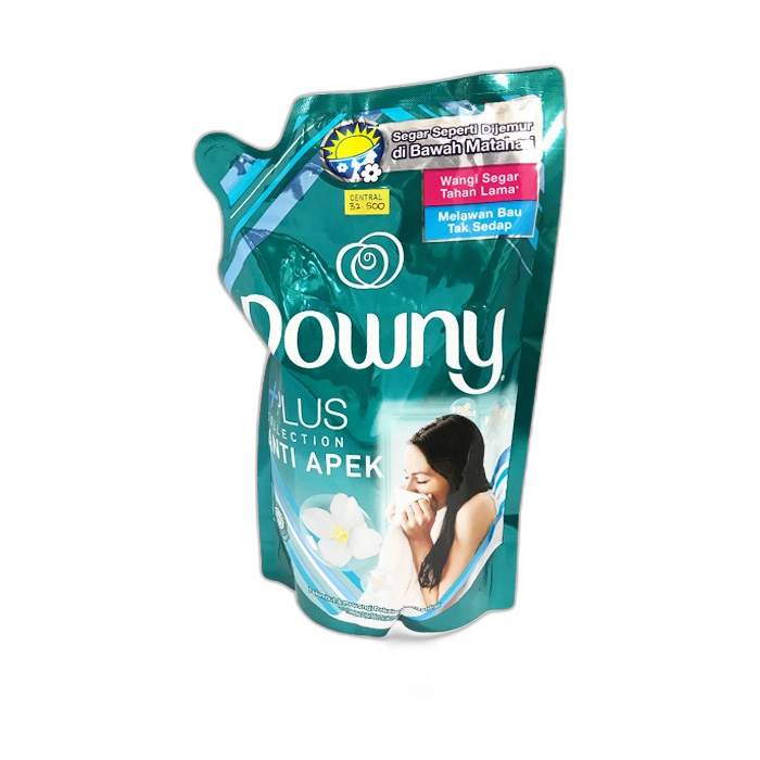 DOWNY Pewangi Pelembut Pakaian Anti Apek refil 720ml